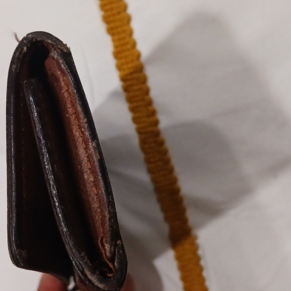 Louis Vuitton Brown and Gold Monogram Key Case - Picture 7 of 14